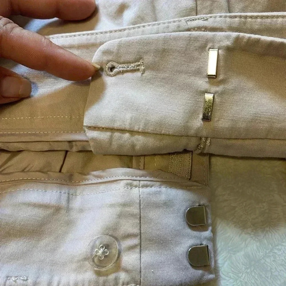 Ann Taylor |‎ Kate Boardwalk Short in Tan - Picture 4 of 11